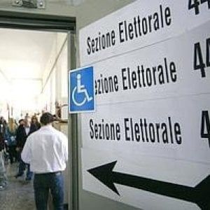 Scuola, rivolta contro il maxiponte elettorale. I presidi: basta con il voto a scuola