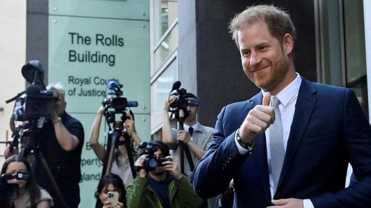 Il principe Harry contro Murdoch: inizia la battaglia in tribunale, in nome della madre Diana