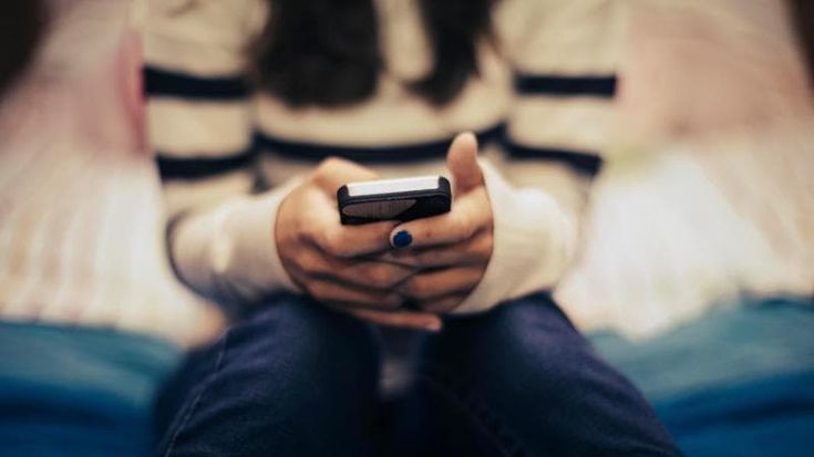 Bullismo nelle chat tra alunni delle medie. Il preside: “Ho segnalato tutto alla polizia”