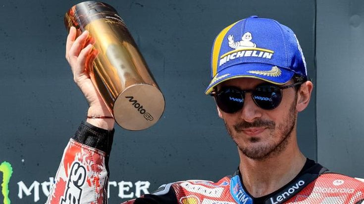 Bagnaia, ufficiale l’addio alla Ducati. Al suo posto Acosta