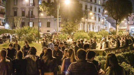 Controlli, multe e sequestri stretta sulla movida illegale a Napoli