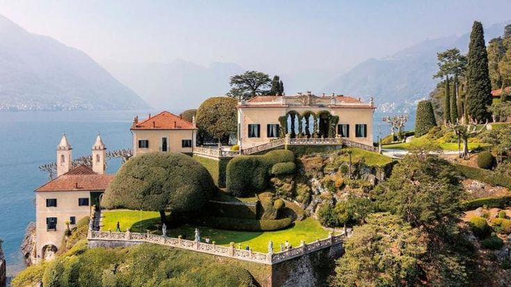 Sposi Usa vogliono i fuochi d’artificio (vietati) davanti villa del Balbianello: donano 50mila euro
