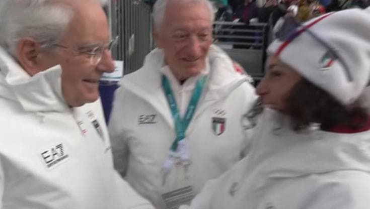 Milano Cortina, Mattarella abbraccia Brignone oro al SuperG: "Bravissima e incredibile, ci contavo"