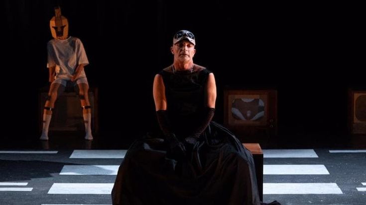 Antigone, una maschera ribelle