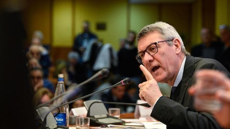 Il paradosso del governo che riduce gli strumenti per controllare i cantieri