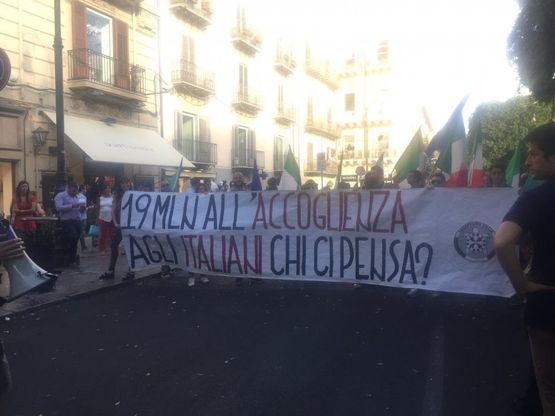 Palermo: il Forum anti-razzista "sfratta" da piazza Verdi gli attivisti di Casa Pound