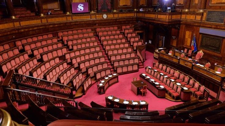 Banchi maggioranza semivuoti, numero legale manca per tre volte. Poi il decreto carburanti passa