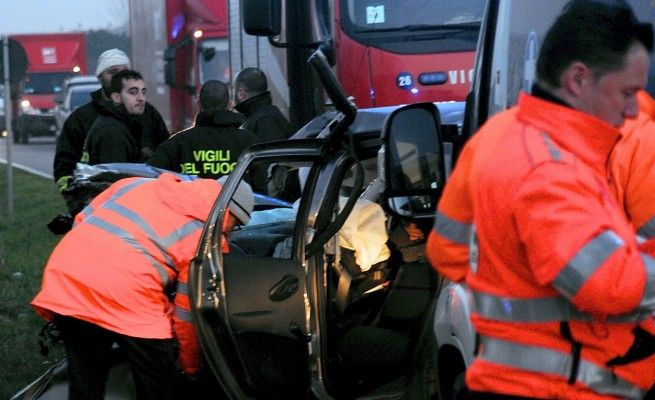 Pirata urta un'auto e fugge<br />la vittima perde un braccio 