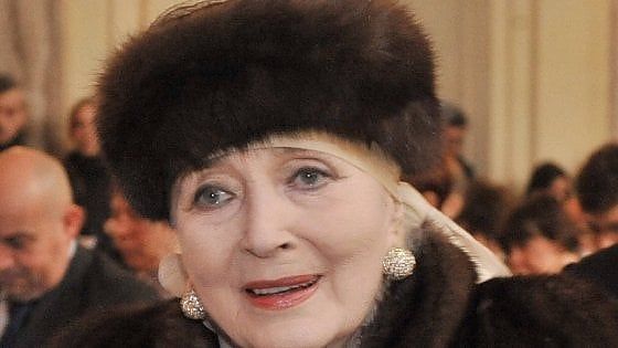 Milano, furto milionario di gioielli in casa dell'attrice Valentina Cortese: arrestate le badanti