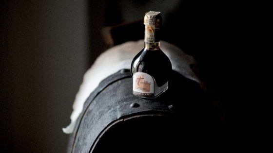 Aceto balsamico, tra botti e invecchiamento i segreti dell'Oro nero