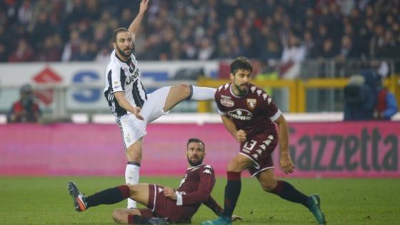 De Laurentiis attacca Higuain: "Ha dimostrato di avere poca cultura"