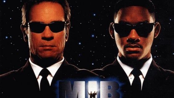 "Men in black" a Ischia: "Si cercano comparse palestrate"