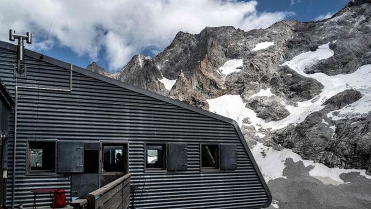 Solo acqua piovana, bagni a secco. I rifugi alpini dell’Alta Savoia nell’era della grande calura