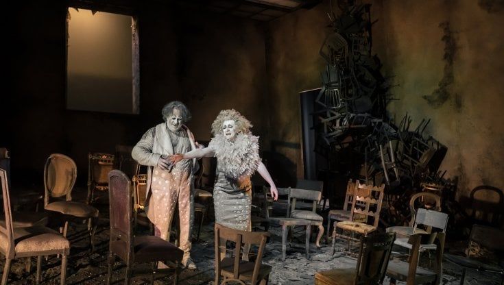 Le sedie, il disagio del vuoto nell'assurdo senza tempo di Ionesco