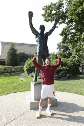 Usa, Totti come Rocky: pugni al cielo a Philadelphia