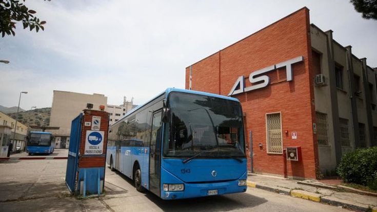 La Regione mette a disposizione i bus dell’Ast per trasferire i migranti al Nord. Ecco le corse cancellate
