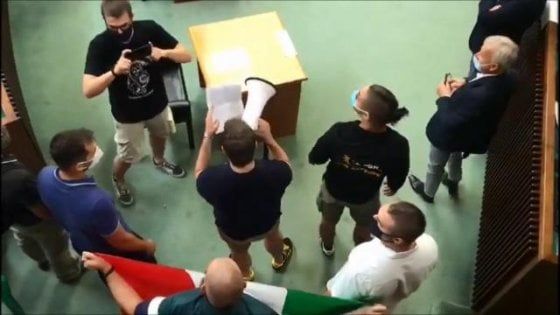 Anpi, dal blitz di CasaPound al mausoleo di Mussolini: "Attenti all'apologia del fascismo"