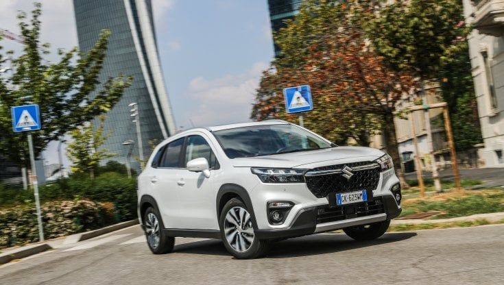 La scossa S-Cross, il Suv Suzuki a 140 Volt