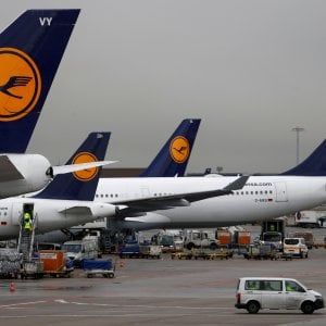 Lufthansa, dividendi più ricchi per fermare la fuga degli investitori