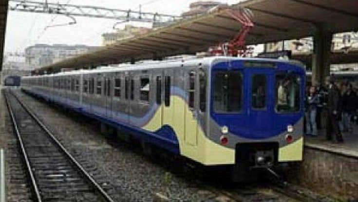 Ferrovia Roma-Lido, l'ultima vergogna: ora si viaggia a frequenza ridotta. "Mancano i treni"