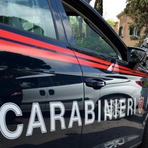 Salerno, neonato trovato morto in un'aiuola: era ferito alla testa
