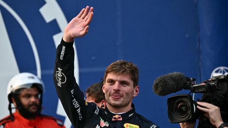 Verstappen re nel caos a Sepang, Antonelli 2° e felice. Hamilton, super podio dopo la rimonta