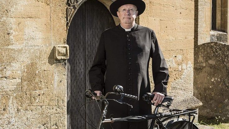 Padre Brown, l’umorismo ora è British
