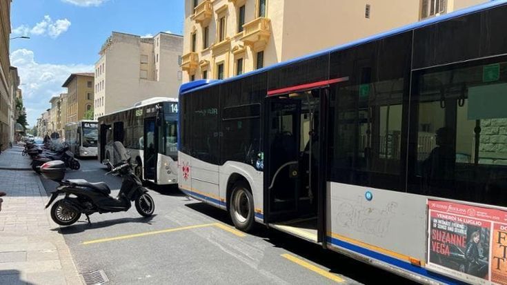 Firenze, anziano minaccia il conducente del bus con un coltello