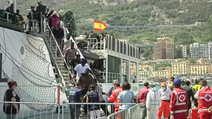 La sordina sui migranti mai così invisibili. La politica ne parla per soffiare sulle paure