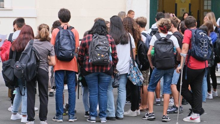 Cattedre vuote e aule da areare, la campanella suona ma i problemi rimangono