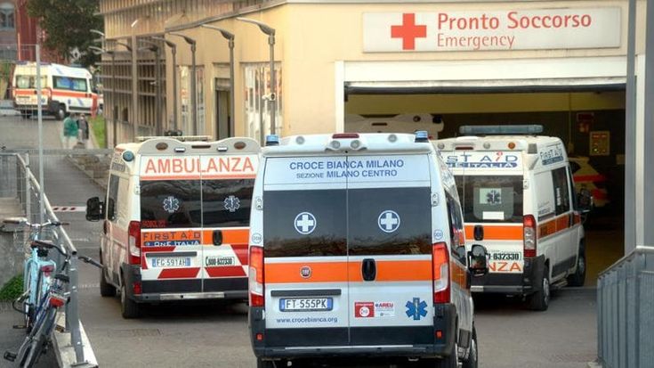Influenza e Covid intasano gli ospedali della Lombardia: afflussi sopra del 40 per cento, stop ai ricoveri differibili