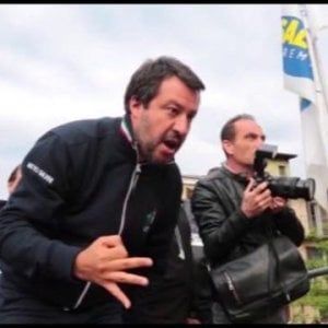 Torino, una madre: "Mio figlio malmenato e denunciato  al comizio di Salvini"