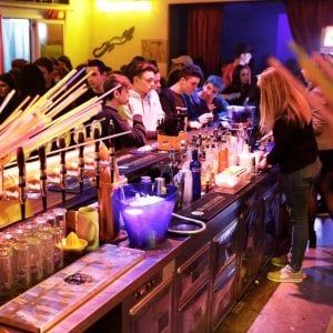 Alcolici a minorenni, chiusa discoteca a Cattolica