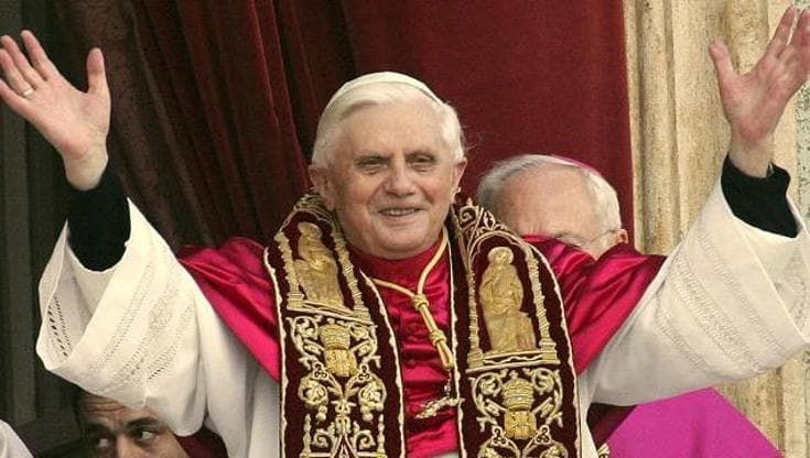El Papa Benedicto XVI renuncia; "Ingravescentem aetatem"