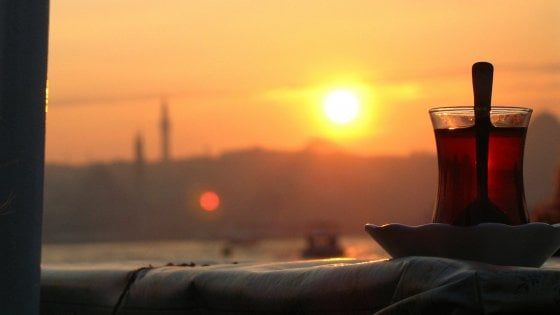 In spiaggia, on the road e sotto la pioggia: le prime vacanze da soli nei racconti dei lettori
