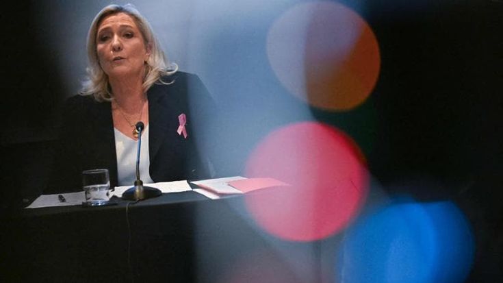 Le Pen cavalca i disordini per la volata verso l’Eliseo: “Noi il partito dell’ordine”