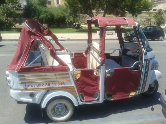 Bari, l'Apecar per i turisti è fuorilegge: sequestrata