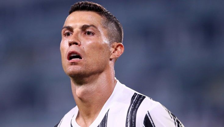 Covid, Ronaldo guarito: è negativo al tampone