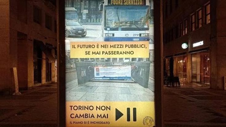 Gtt nel mirino di Fridays for Future, manifesti contro smog per le strade di Torino