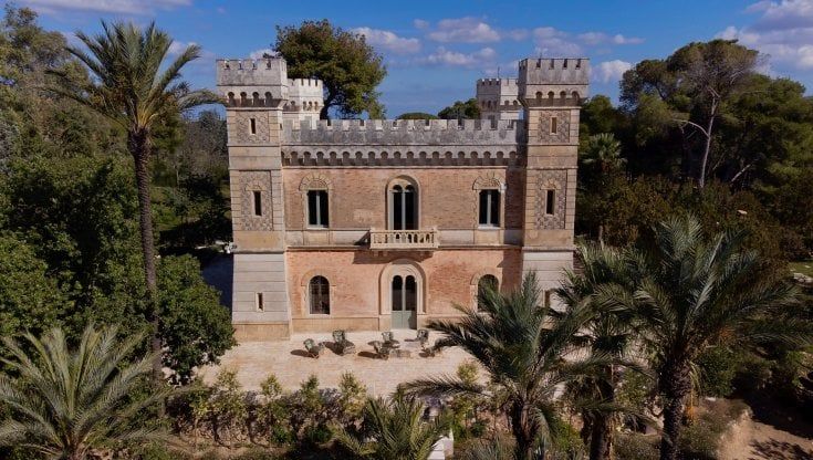 Salento, il castello abbandonato diventa dimora di lusso: coppia inglese scommette su arte, Jacuzzi e turismo Lgbt