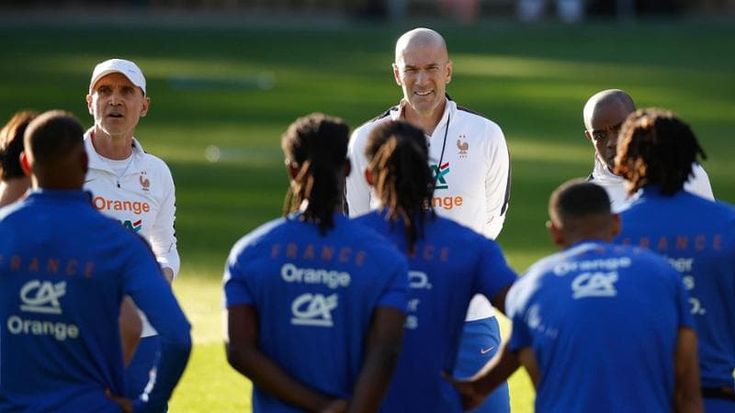 Zidane, nuove regole per la Francia: vietata la passerella ai giocatori nel giorno del raduno