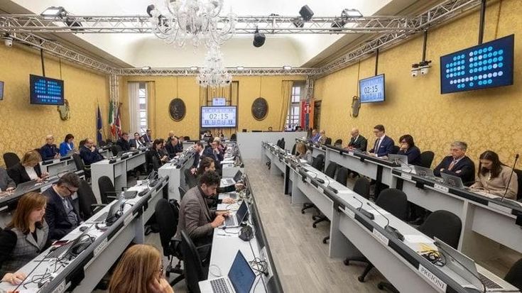 La destra vota e tace. In Consiglio regionale parla solo il presidente