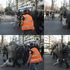 Parigi, la fragile 'resistenza' della manifestante: donna calpestata dalla polizia 