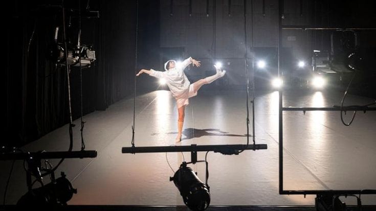 Il coraggio di Silvia Gribaudi, un corpo libero da canoni danza contro i pregiudizi