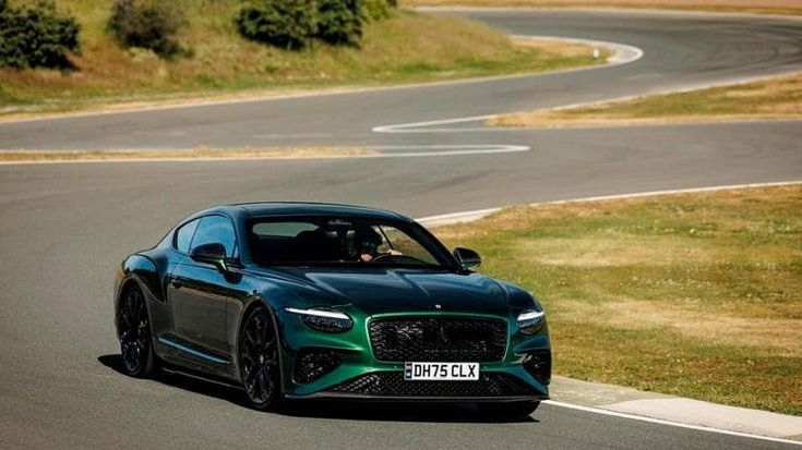 Continental GT S e Bentayga Speed sul circuito Ascari: in pista con il lusso estremo targato Bentley