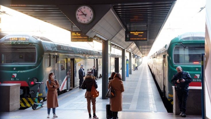 Bonus da 60 euro per studenti e lavoratori: le regole per lo sconto sugli abbonamenti ai trasporti. Limite a 35mila euro di reddito