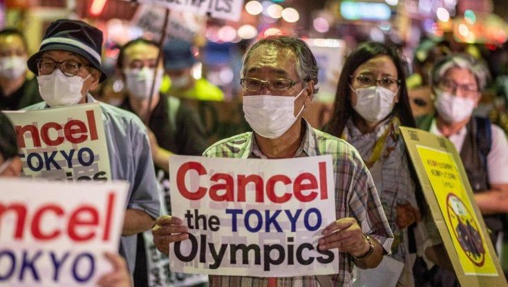 C'è il virus nel Villaggio, Tokyo sempre più chiusa. Il Covid minaccia i Giochi