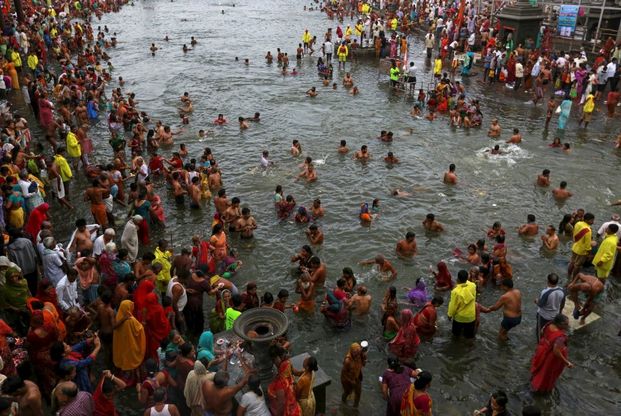 India, il raduno del Kumbh Mela: milioni di pellegrini sulle rive del Gange