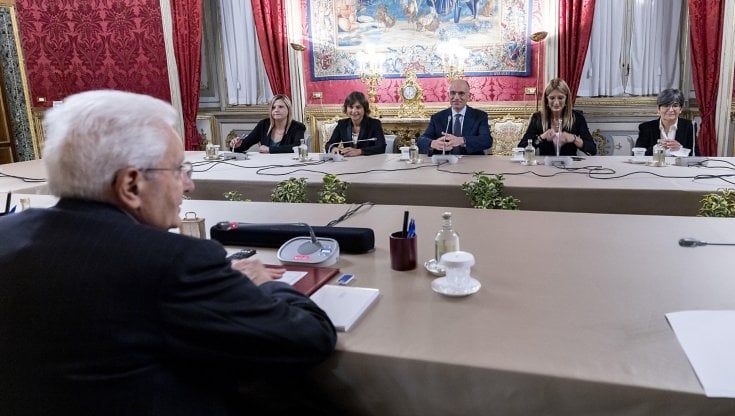 Meloni al Colle con l’elenco dei ministri. Oggi riceverà l’incarico da Mattarella