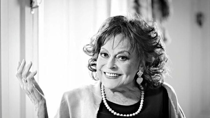 Chi era Angela Luce, l’anima popolare che portò Napoli da Eduardo a Pasolini